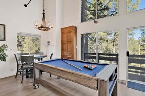 Game room - 2590-round Rock Lodge (Big Bear Lake)
