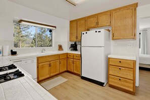 Cabin, Multiple Beds, Patio, Mountain View (2590) | Private kitchen - 2590-round Rock Lodge (Big Bear Lake)