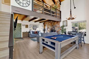 Ferienhütte, Mehrere Betten, Bergblick (2590) | Spielezimmer