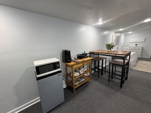 Interior - Private Entry Studio in Quiet Historic Neighborhood (Philadelphia)