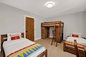 Cabin, Multiple Beds, Kitchen (2596) | 4 bedrooms