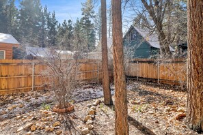 Property grounds - 2596-pine Woods Retreat (San Mateo)