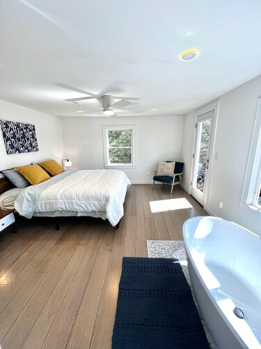 Waterfront Lakehouse w/ Hot Tub in Clinton, CT. Pet-Friendly!