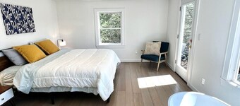 Waterfront Lakehouse w/ Hot Tub in Clinton, CT. Pet-Friendly!