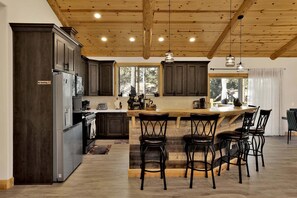 Hytte - flere senge - boblebad - bjergudsigt (2604) | Privat køkken