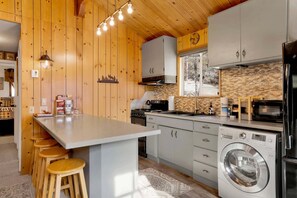 Hytte - flere senge - terrasse - bjergudsigt (2609) | Privat køkken