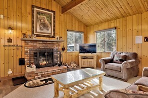 Cabin, nhiều giường, sân hiên, quang cảnh núi (2609) | Khu phòng khách