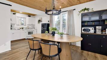 Cabin, Multiple Beds, Kitchen | Private kitchen