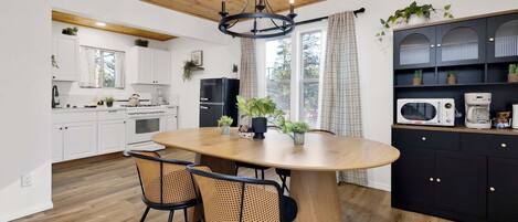 Cabin, Multiple Beds, Kitchen | Private kitchen