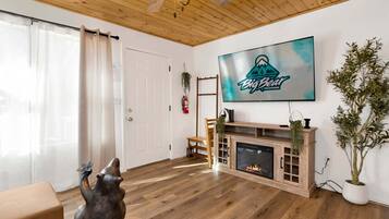 Cabin, Multiple Beds, Kitchen | Living area