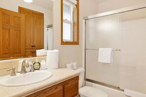 Cabin, Multiple Beds, Patio, Mountain View (2618) | Bathroom - 2618- Brownie Resort (Big Bear Lake)