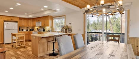 Cabin, Multiple Beds, Mountain View (2620) | 6 bedrooms, individually decorated, individually furnished, bed sheets