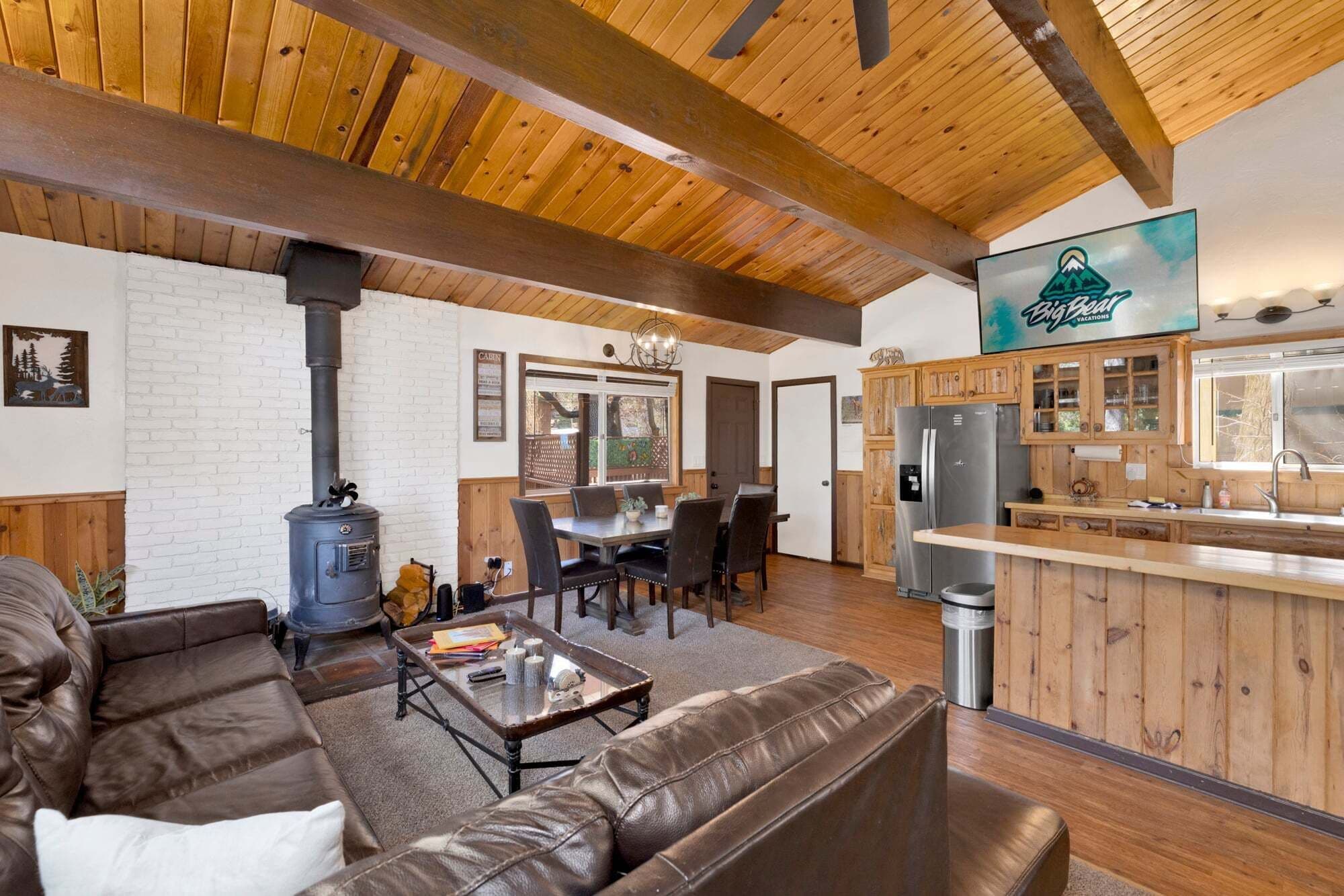 Cabin, Multiple Beds, Hot Tub | Living area