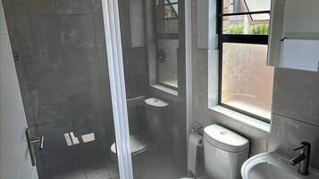 House, 3 Bedrooms, Accessible, Smoking | Bathroom