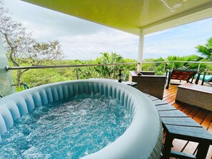 Bañera de hidromasaje al aire libre