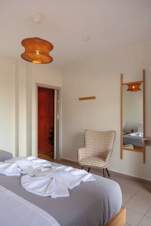 1 dormitorio, tabla de planchar con plancha, wifi y ropa de cama