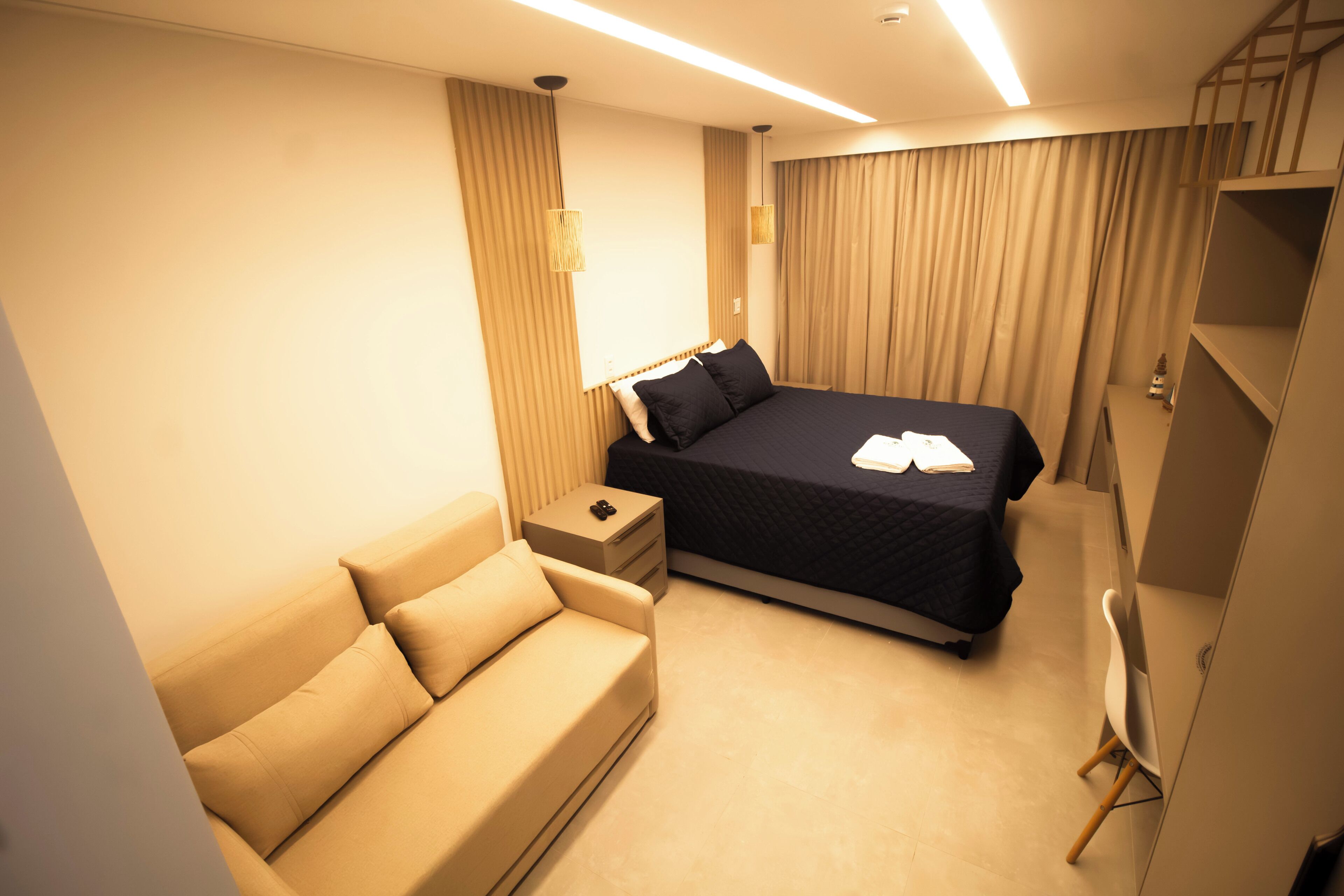 Apartamento standard, varanda coberta, vista para a piscina