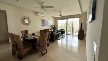 Family Apartment, Hill View | Living area