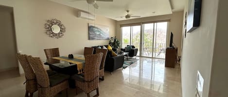 Family Apartment, Hill View | Ruang tamu