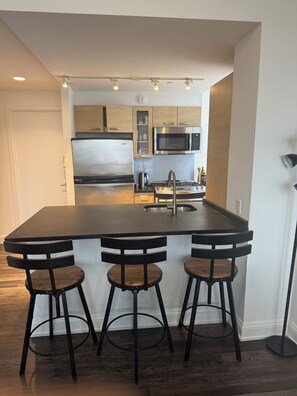 Private kitchen - Furnished Spacious 3-bedroom PH Apt in Trendy TriBeCa NYC with Private Deck (New York)