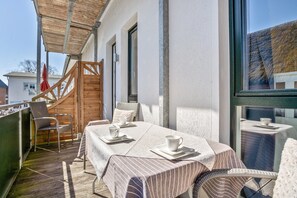 Outdoor dining - Holiday Apartment Strandkorb – 100 m from the Water (Mönchgut)