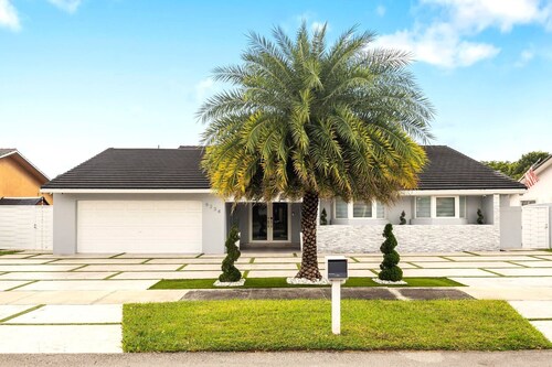 Miami Downtown Oasis / Mini Golf / Htd  Pool/ Game room