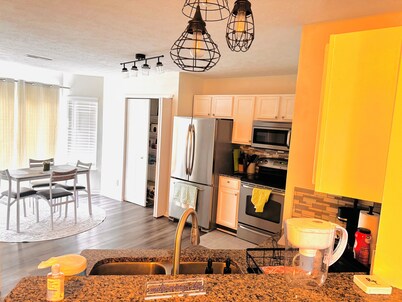 Tranquil 2-bedroom house with AC in welcoming Indianapolis