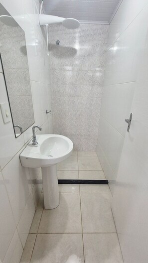 Basic Apartment | Bathroom - Residencial Riviera Apartamentos (Vila Velha)