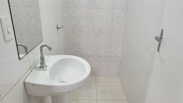 Apartamento básico | Banheiro