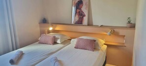 2 chambres, fer et planche à repasser, Wi-Fi, draps fournis
