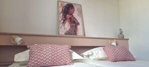 2 habitaciones, tabla de planchar con plancha, wifi y ropa de cama 