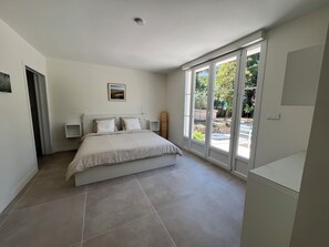 3 quartos, ferros/tábuas de passar roupa, Wi-Fi, roupa de cama