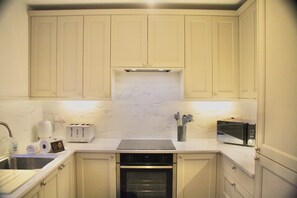 Private kitchen - Bright and cozy cottage in the heart of the Peak District (Youlgreave)