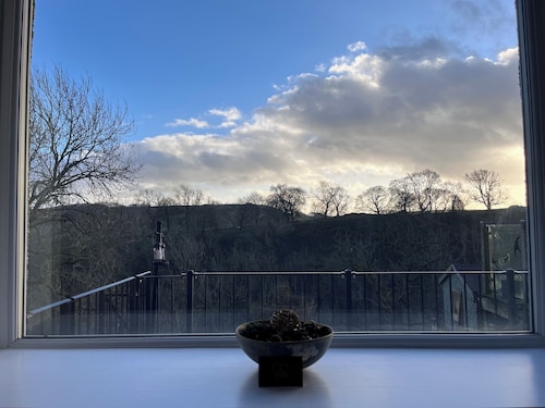 DALE VIEW, Youlgreave, bright and cozy cottage in the heart of the Peak District