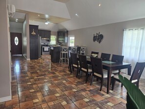 Dining - Sanaya Maison - Luxurious, Spacious 3BR Villa located in Samaan Grove Tobago (Tobago)