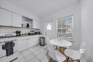 Apartment | Private kitchen -  Charming Studio Steps to the Ocean (Miami Beach)