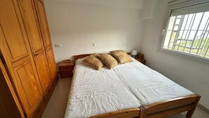 4 bedrooms, iron/ironing board, WiFi, bed sheets - 4-bedroom house with private pool in charming Begur.. (Begur)