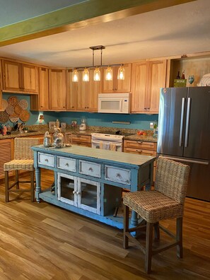 Fridge, microwave, oven, stovetop - Beachside Resort Condo With Pools (South Padre Island)