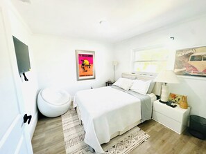 3 bedrooms, WiFi, bed sheets - The Modern Palm just minutes from Siesta Key! (Sarasota)