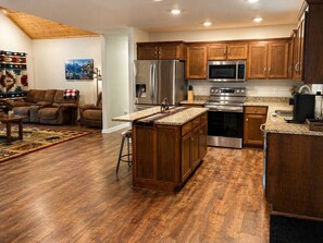 Fridge, microwave, oven, stovetop - Cozy Woodland Retreat (Smithville)