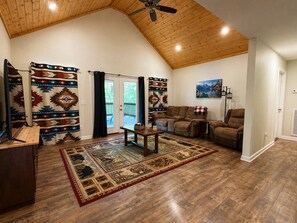Smart TV - Cozy Woodland Retreat (Smithville)