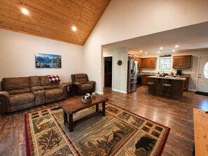 Smart TV - Cozy Woodland Retreat (Smithville)