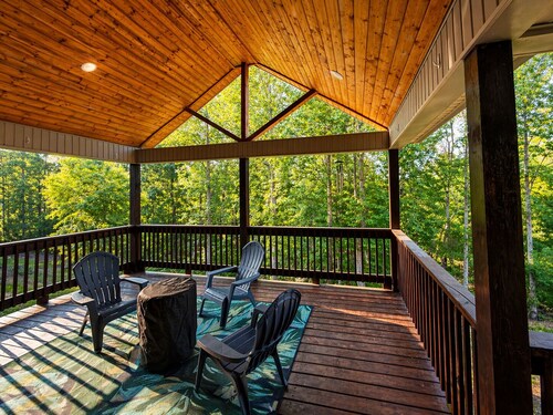 Cozy Woodland Retreat