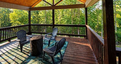 Cozy Woodland Retreat