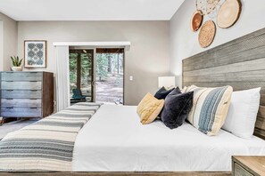 5 bedrooms, desk, iron/ironing board, WiFi - South Lake Tahoe Escape - Gourmet Kitchen & Spa (South Lake Tahoe)