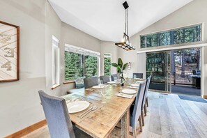 Dining - South Lake Tahoe Escape - Gourmet Kitchen & Spa (South Lake Tahoe)