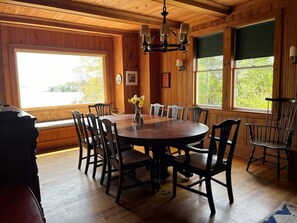 Dining - Classic Maine Summer Cottage on the Ocean (Boothbay Harbor)