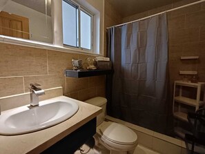 Shower, hair dryer, towels, soap - Fastastico Apt. Al Cadaques villa and Resort (BAYAHIBE)