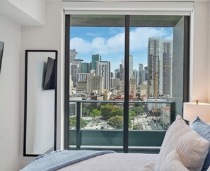 1 Schlafzimmer, Schreibtisch, Bügeleisen/Bügelbrett, Reisekinderbett