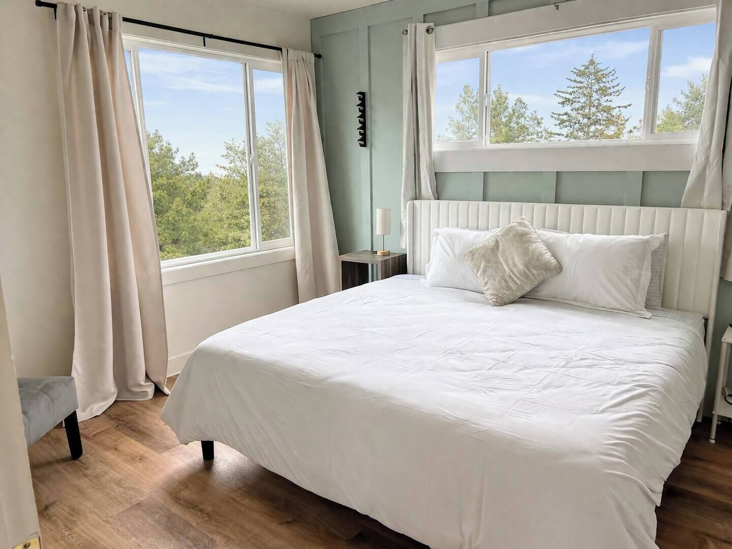 4 bedrooms, desk, iron/ironing board, free WiFi